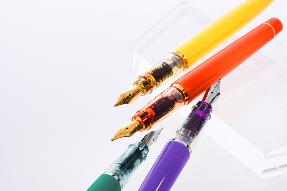 Details about   Aurora Ipsilon Demo Colors Fountain Pen in Wise Purple NEW in Box Italic Nib 