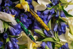 Bertram’s reviews the Montegrappa Elmo Fantasy Bloom Collection